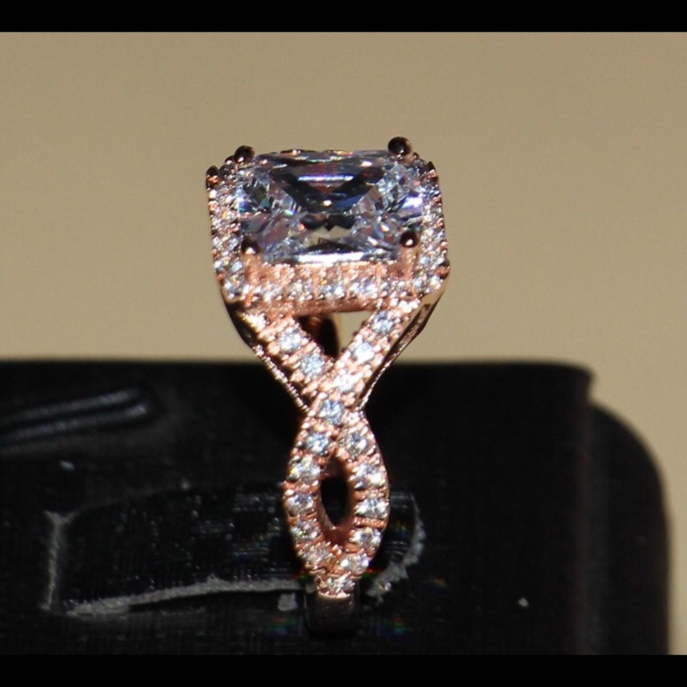 5⭐️’sVictoria Wieck Rose Gold 3ct Cushion Cut Ring - Picture 4 of 8
